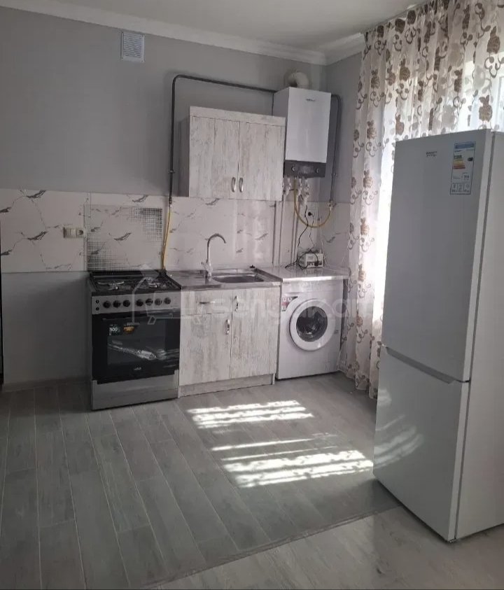 3 Սենյականոց Բնակարան Քարե Շենքում, 72քմ, 3/9 հարկ, Նորմալ Վիճակում, Կահավորված, Արևկող