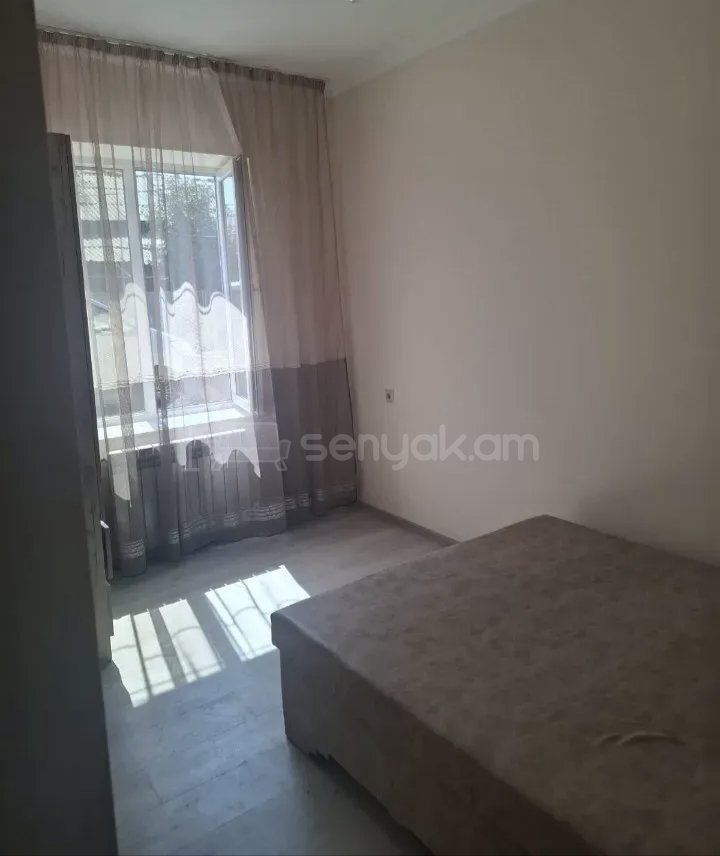 3 Սենյականոց Բնակարան Քարե Շենքում, 72քմ, 3/9 հարկ, Նորմալ Վիճակում, Կահավորված, Արևկող