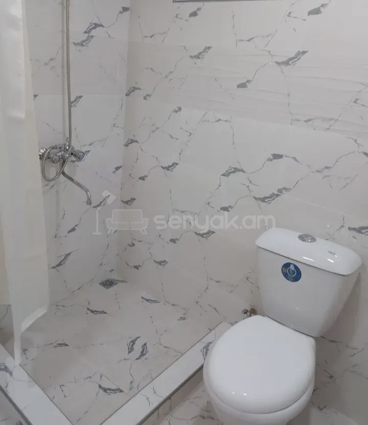 3 Սենյականոց Բնակարան Քարե Շենքում, 72քմ, 3/9 հարկ, Նորմալ Վիճակում, Կահավորված, Արևկող