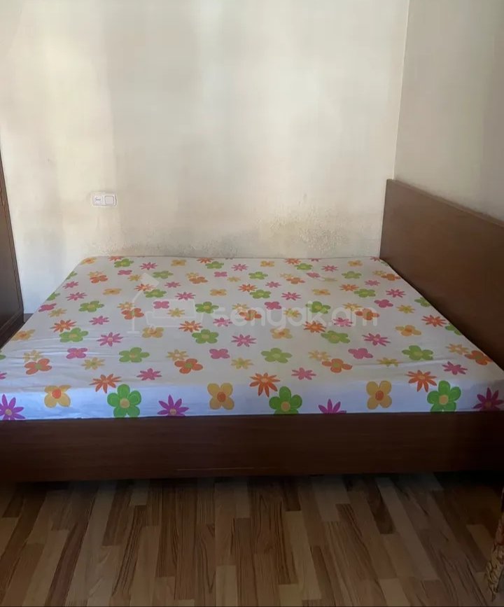 1 Սենյականոց Բնակարան Քարե Շենքում, 42քմ, 3/5 հարկ, Նորմալ Վիճակում, Կահավորված