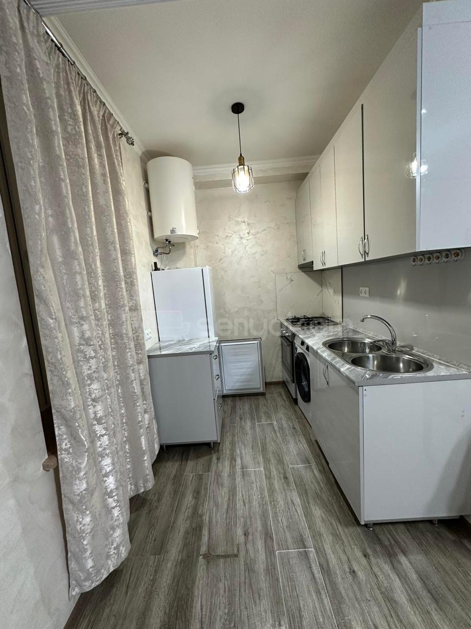 3 Սենյականոց Բնակարան Քարե Շենքում, 50քմ, 4/5 հարկ, Կապիտալ Վերանորոգված