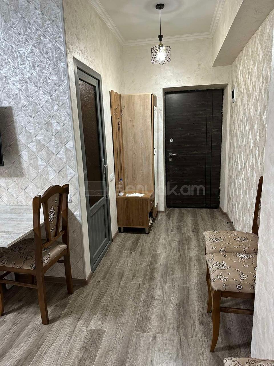 3 Սենյականոց Բնակարան Քարե Շենքում, 50քմ, 4/5 հարկ, Կապիտալ Վերանորոգված