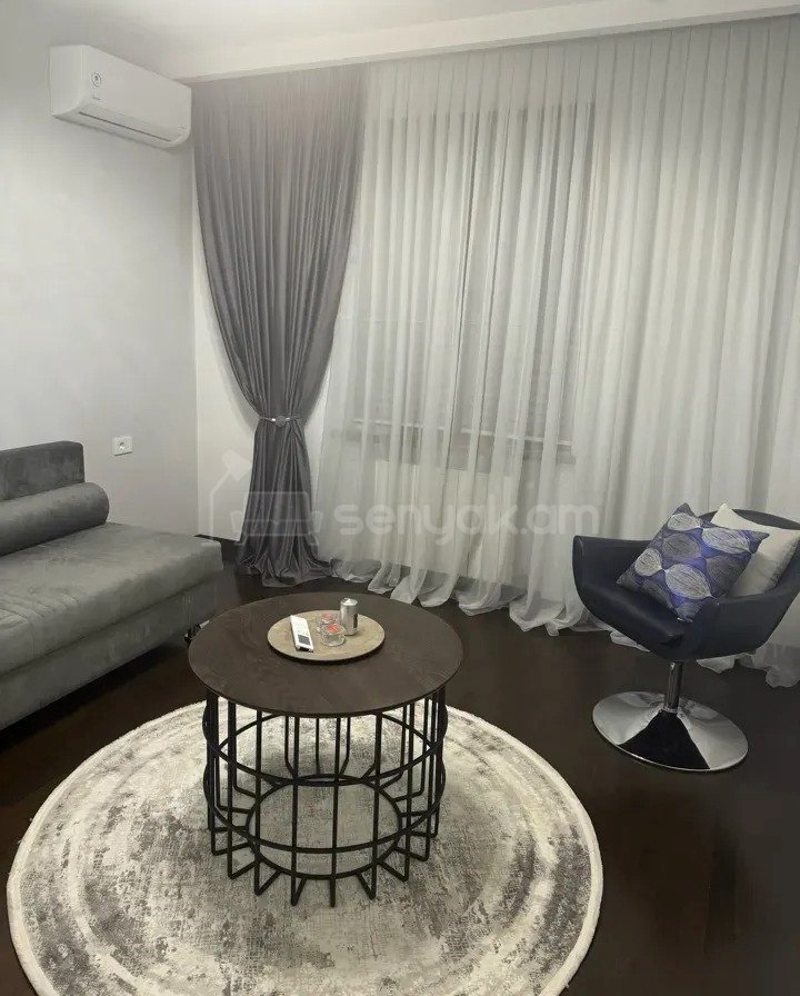 5 Սենյականոց Բնակարան Քարե Շենքում, 161քմ, 2/5 հարկ, Դիզայներական Վերանորոգված