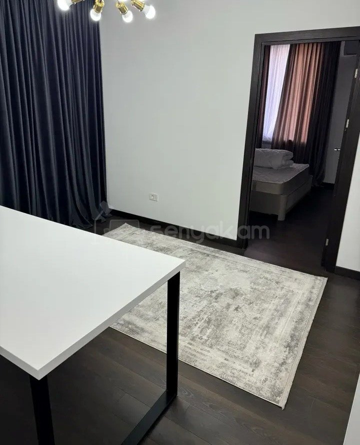 5 Սենյականոց Բնակարան Քարե Շենքում, 161քմ, 2/5 հարկ, Դիզայներական Վերանորոգված