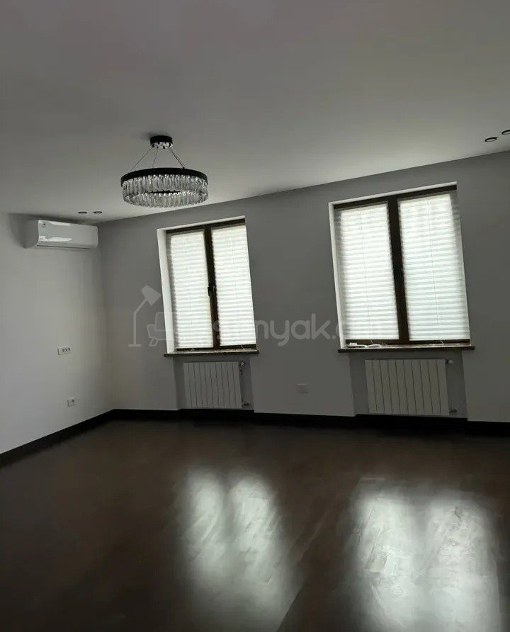 5 Սենյականոց Բնակարան Քարե Շենքում, 161քմ, 2/5 հարկ, Դիզայներական Վերանորոգված