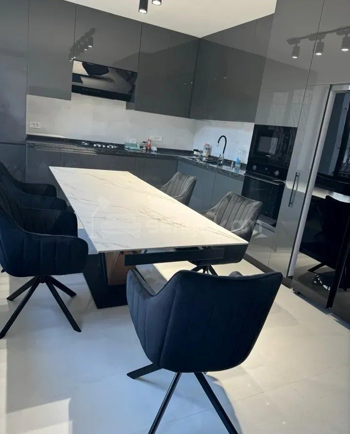 5 Սենյականոց Բնակարան Քարե Շենքում, 161քմ, 2/5 հարկ, Դիզայներական Վերանորոգված