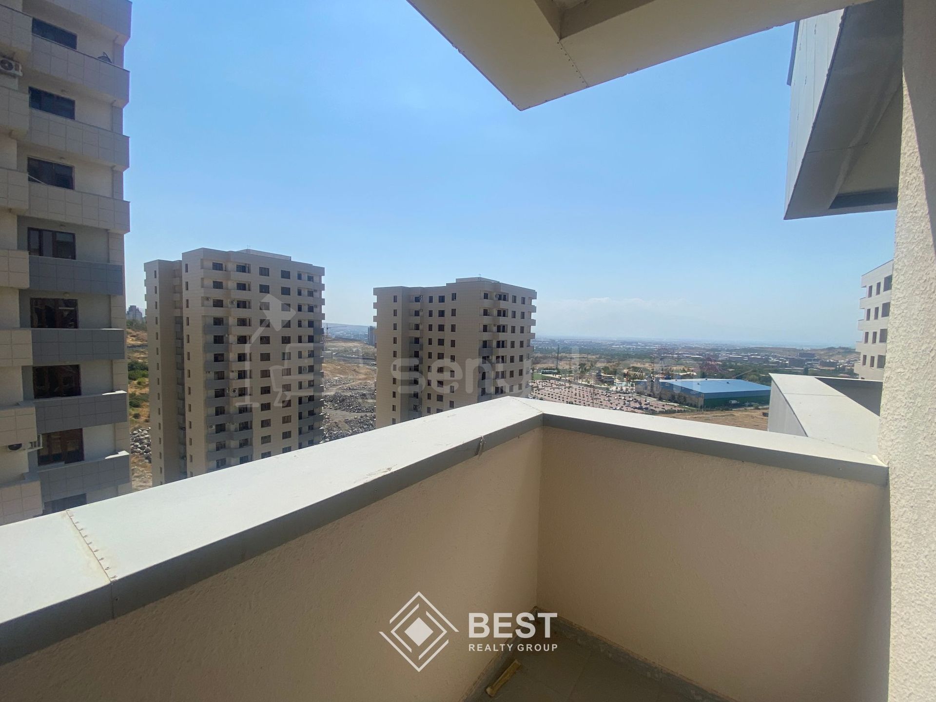 4 Սենյականոց Բնակարան Նորակառույցում, 124քմ, 13/17 հարկ, Կապիտալ Վերանորոգված