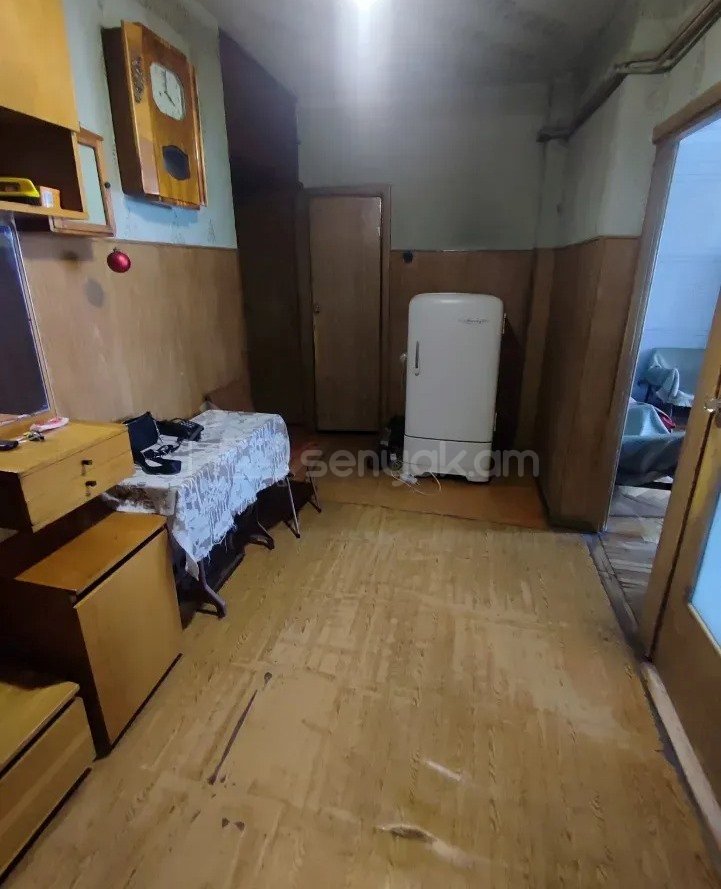 3 Սենյականոց Բնակարան Քարե Շենքում, 79քմ, 2/5 հարկ, Պետական Վիճակում