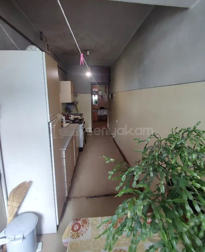 3 Սենյականոց Բնակարան Քարե Շենքում, 79քմ, 2/5 հարկ, Պետական Վիճակում