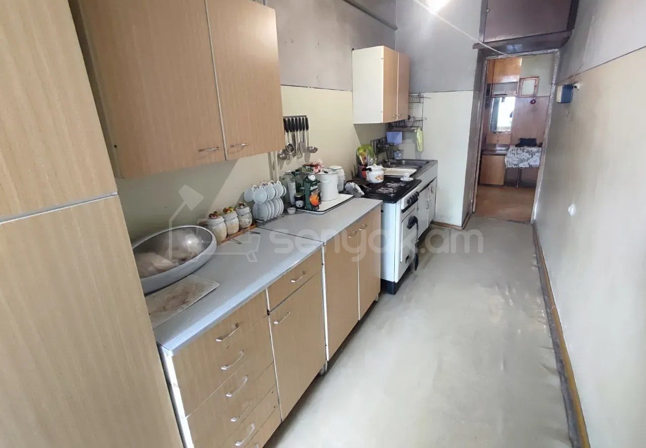 3 Սենյականոց Բնակարան Քարե Շենքում, 79քմ, 2/5 հարկ, Պետական Վիճակում