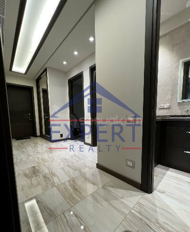 3 Սենյականոց Բնակարան Քարե Շենքում, 92քմ, 3/5 հարկ, Դիզայներական Վերանորոգված, Կահավորված