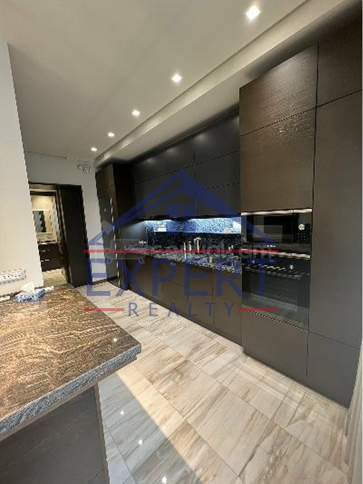 3 Սենյականոց Բնակարան Քարե Շենքում, 92քմ, 3/5 հարկ, Դիզայներական Վերանորոգված, Կահավորված