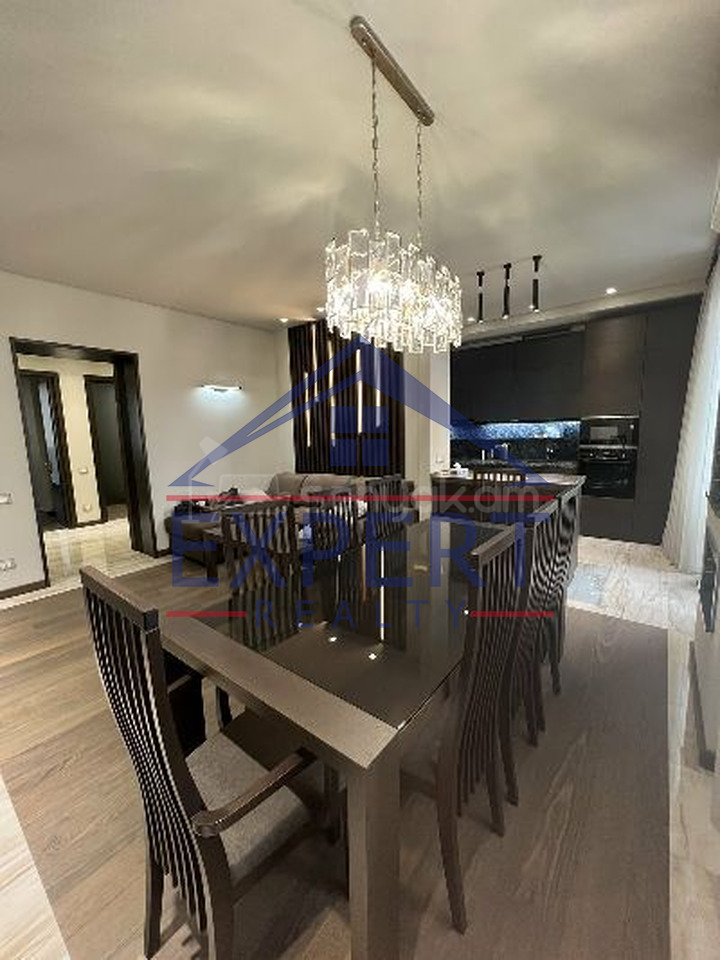 3 Սենյականոց Բնակարան Քարե Շենքում, 92քմ, 3/5 հարկ, Դիզայներական Վերանորոգված, Կահավորված