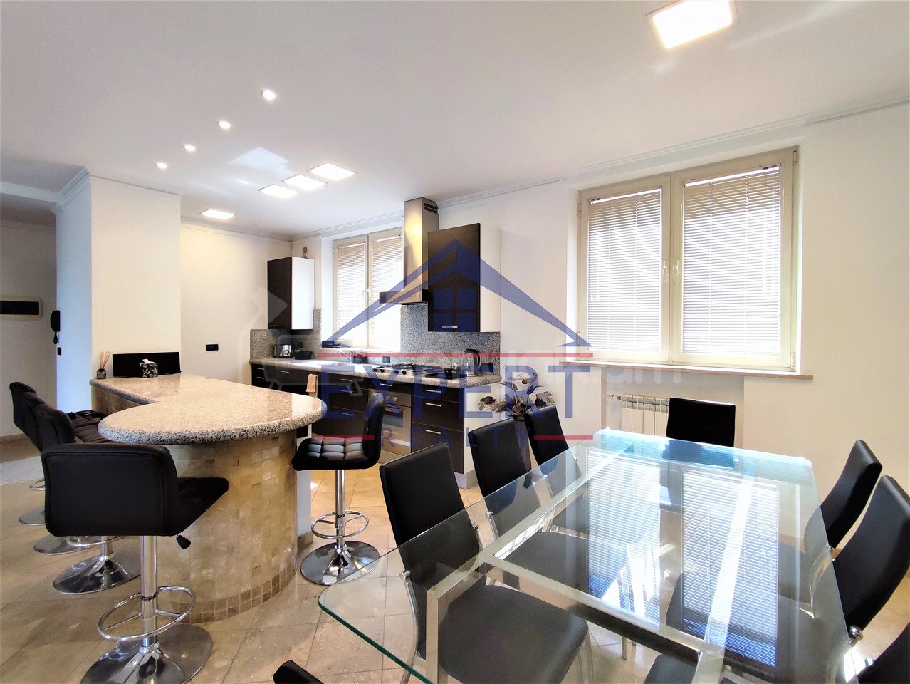 5 Սենյականոց Բնակարան Նորակառույցում, 254քմ, 6/6 հարկ, Կապիտալ Վերանորոգված