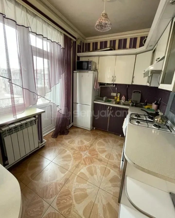 2 Սենյականոց Բնակարան Քարե Շենքում, 60քմ, 3/5 հարկ, Նորմալ Վիճակում, Կահավորված