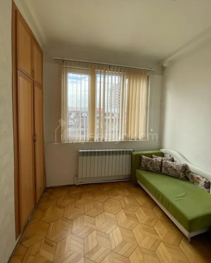 2 Սենյականոց Բնակարան Քարե Շենքում, 60քմ, 3/5 հարկ, Նորմալ Վիճակում, Կահավորված