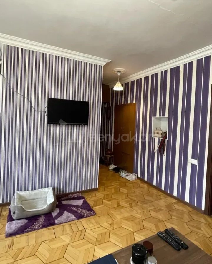 2 Սենյականոց Բնակարան Քարե Շենքում, 60քմ, 3/5 հարկ, Նորմալ Վիճակում, Կահավորված