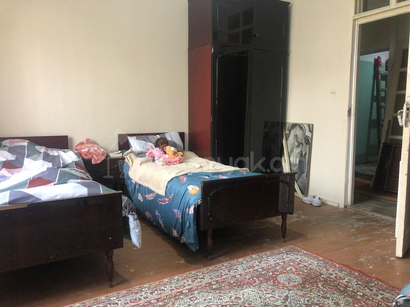 3 Սենյականոց Բնակարան Քարե Շենքում, 105քմ, 1/3 հարկ, Կոսմետիկ Վերանորոգված, Կահավորված