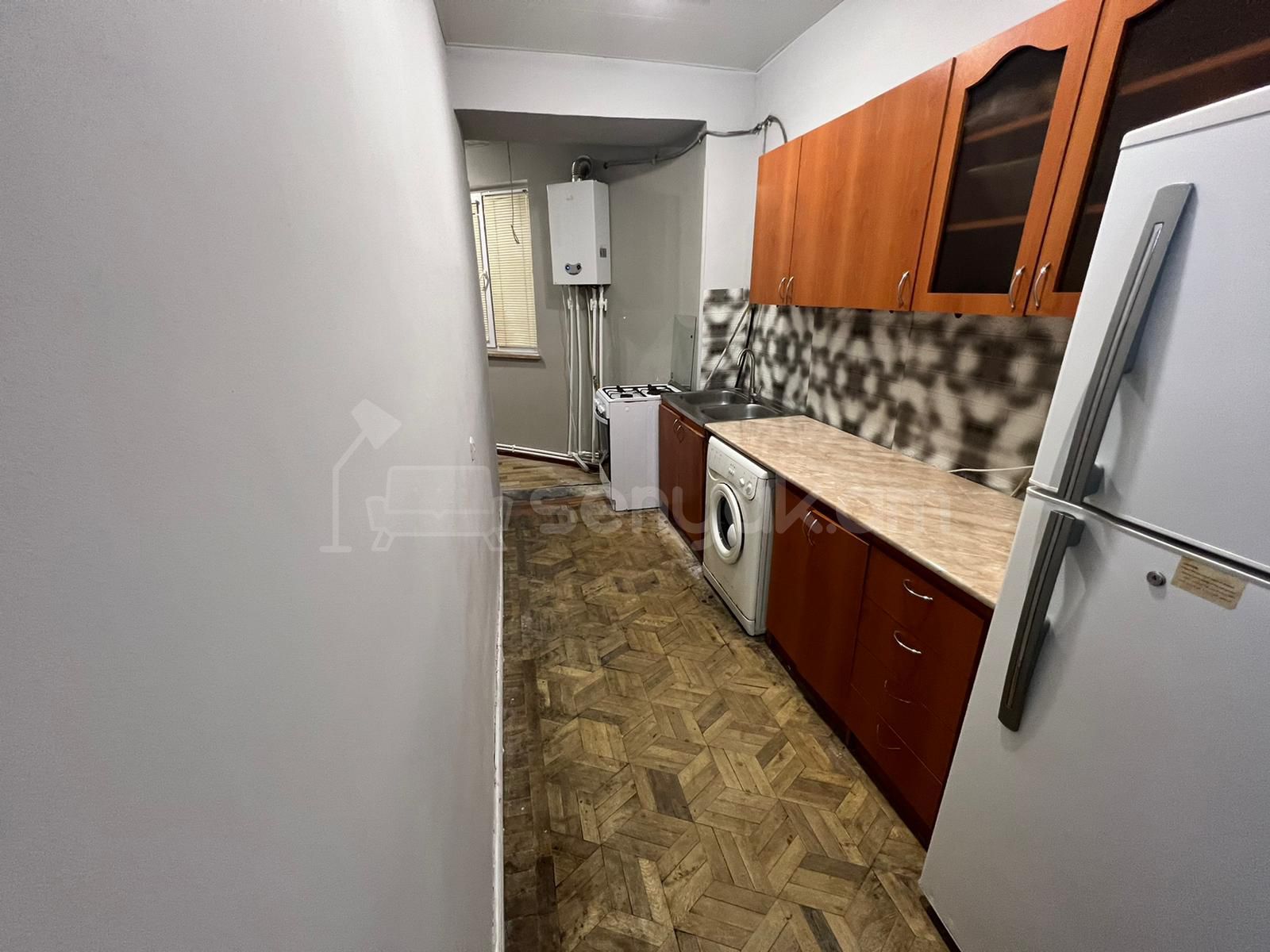 3 Սենյականոց Բնակարան Քարե Շենքում, 105քմ, 1/3 հարկ, Կոսմետիկ Վերանորոգված, Կահավորված