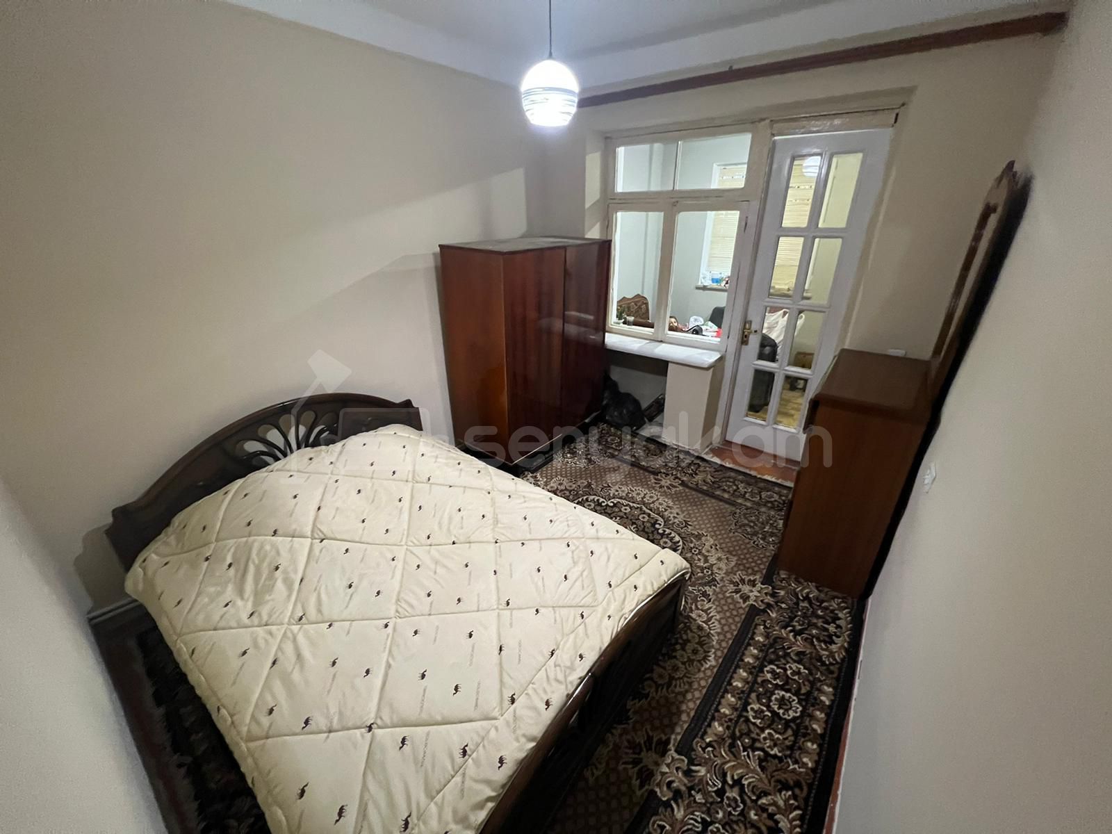 3 Սենյականոց Բնակարան Քարե Շենքում, 105քմ, 1/3 հարկ, Կոսմետիկ Վերանորոգված, Կահավորված