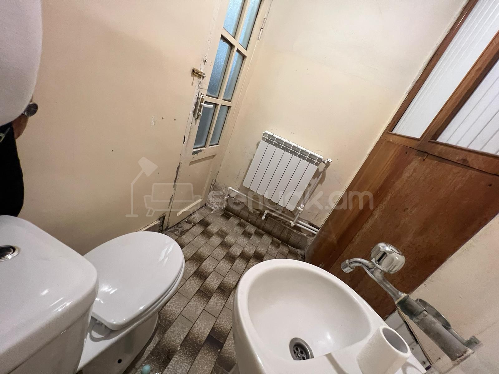 3 Սենյականոց Բնակարան Քարե Շենքում, 105քմ, 1/3 հարկ, Կոսմետիկ Վերանորոգված, Կահավորված