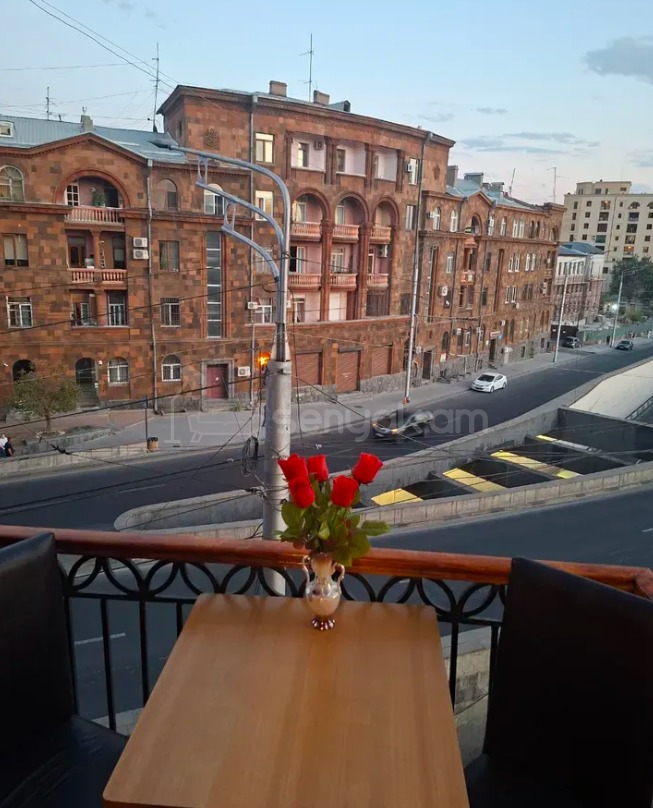 2 Սենյականոց Բնակարան Քարե Շենքում, 65քմ, 2/4 հարկ, Կապիտալ Վերանորոգված, Կահավորված, Արևկող