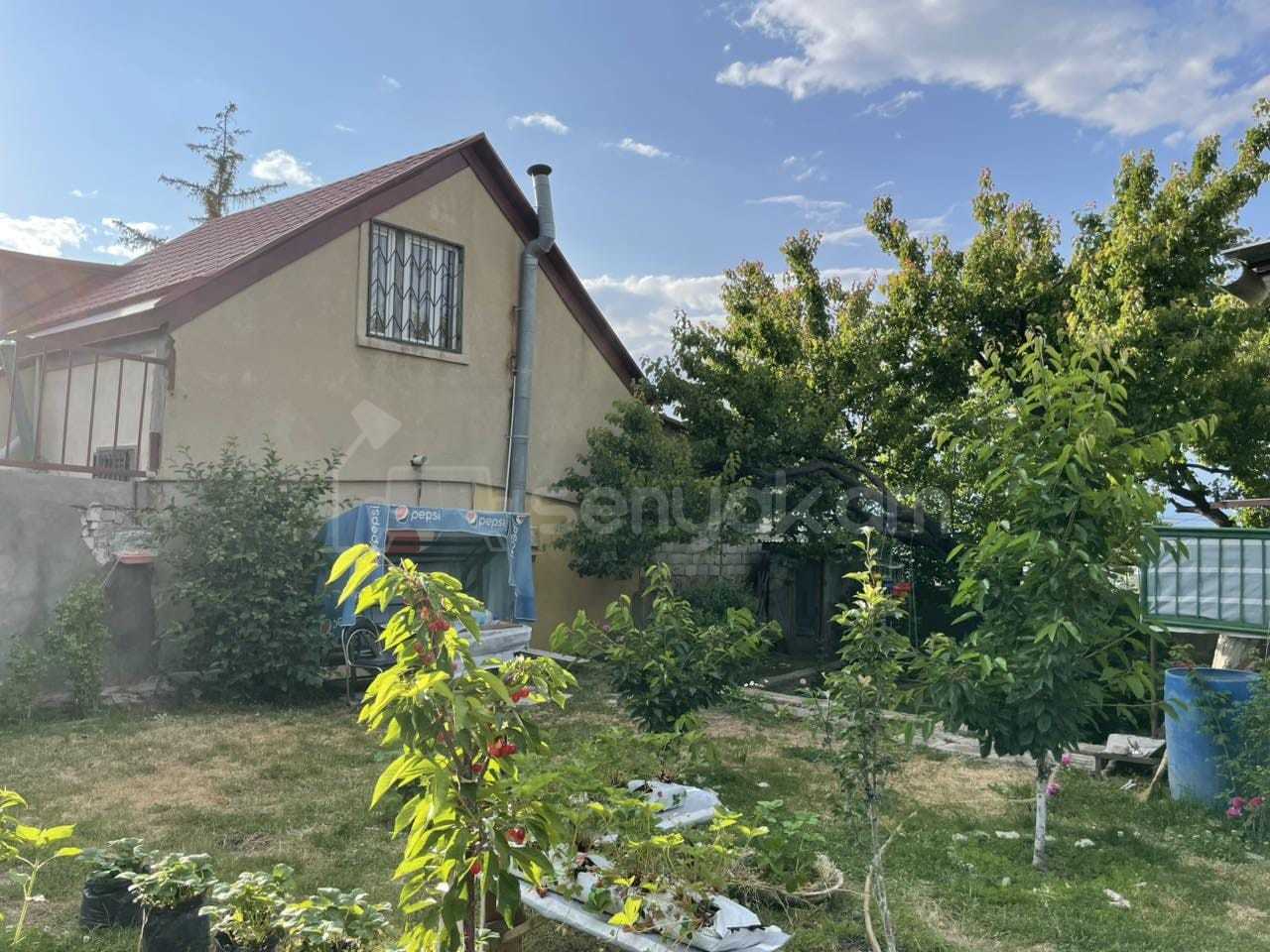 3 Սենյականոց Ամառանոց, 750քմ, Լողավազանով