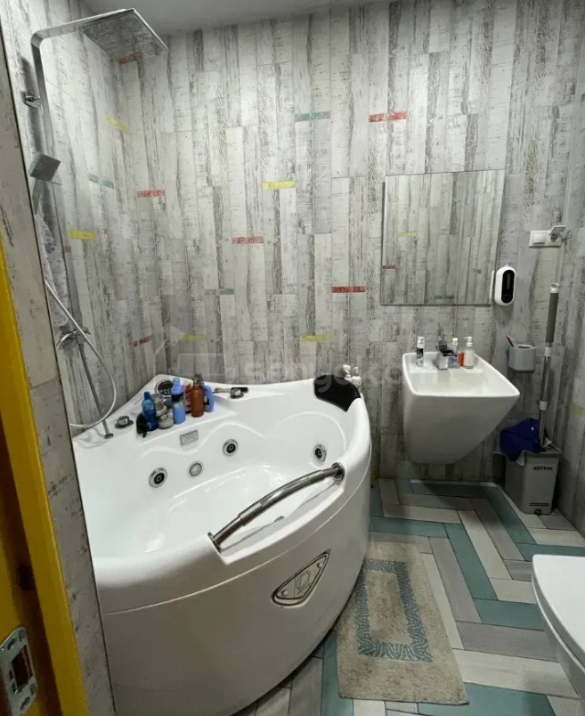 2 Սենյականոց Բնակարան, 65քմ, 14/16 հարկ, Դիզայներական Վերանորոգված, Կահավորված, Արևկող