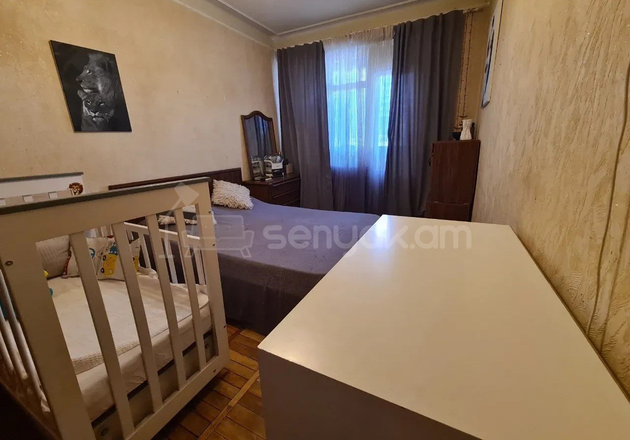 4 Սենյականոց Բնակարան Քարե Շենքում, 98քմ, 2/5 հարկ, Նորմալ Վիճակում