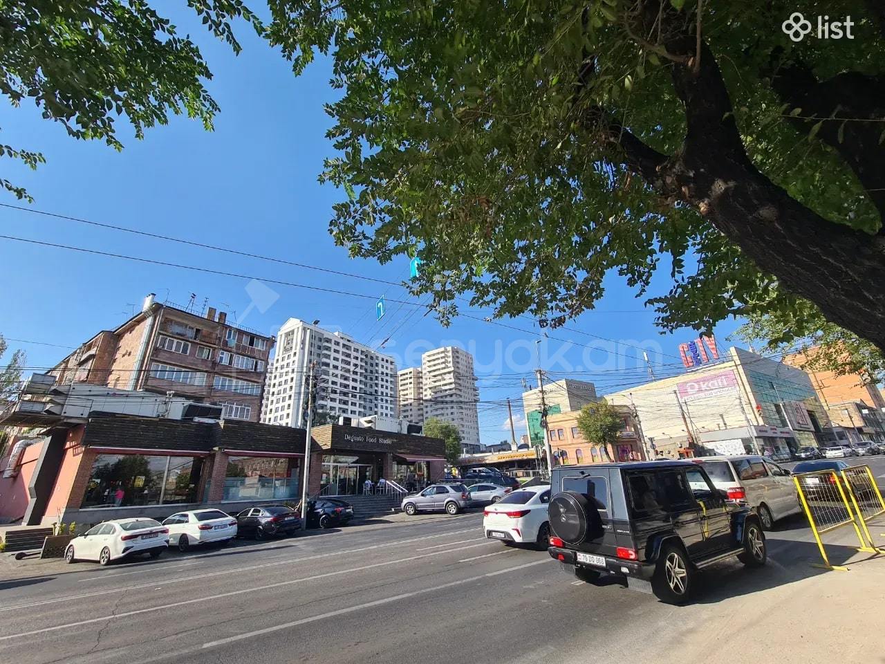 4 Սենյականոց Բնակարան Քարե Շենքում, 98քմ, 2/5 հարկ, Նորմալ Վիճակում