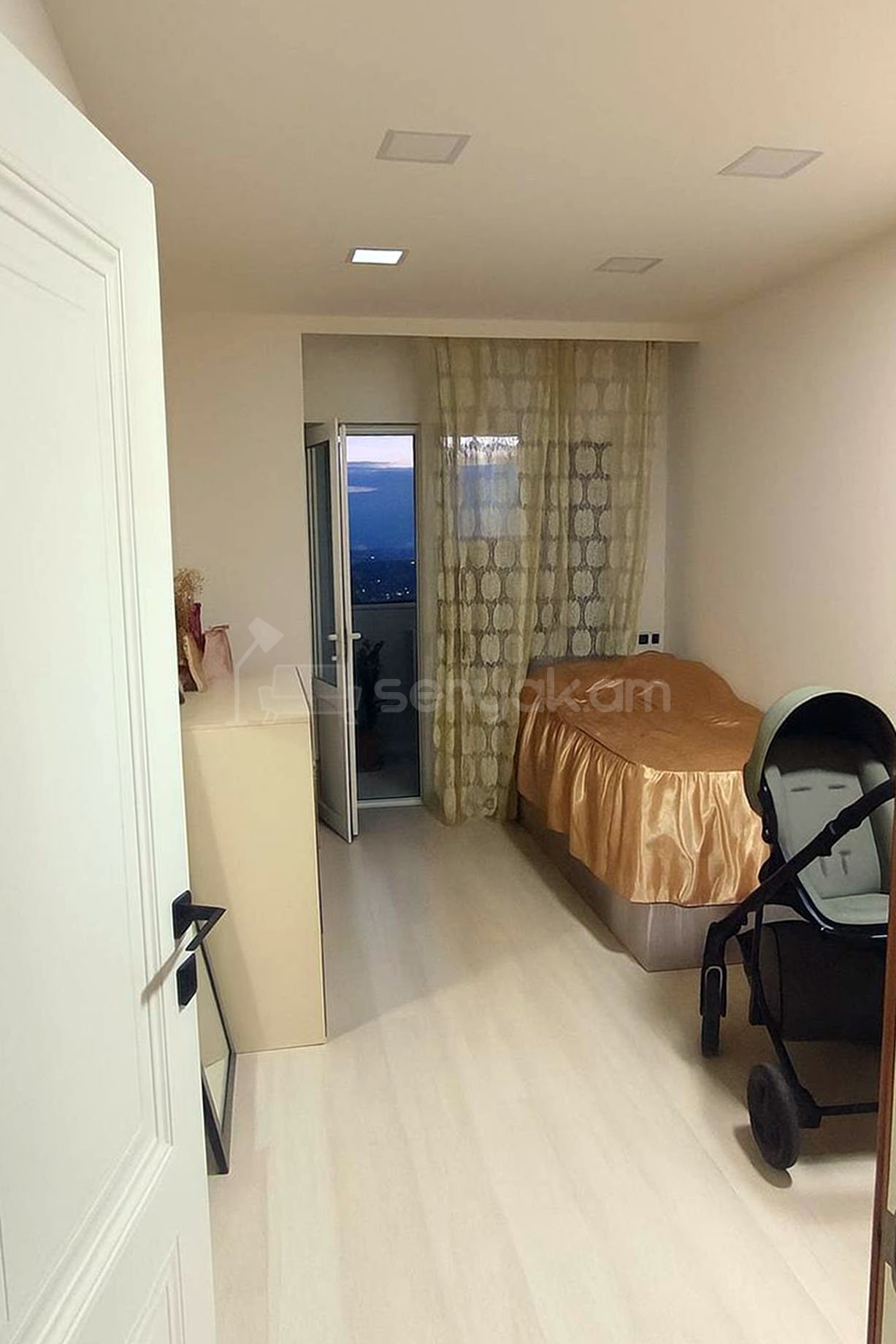 3 Սենյականոց Բնակարան, 94քմ, 13/16 հարկ, Դիզայներական Վերանորոգված