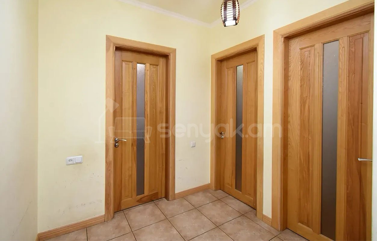 2 Սենյականոց Բնակարան Քարե Շենքում, 68քմ, 3/5 հարկ, Կապիտալ Վերանորոգված