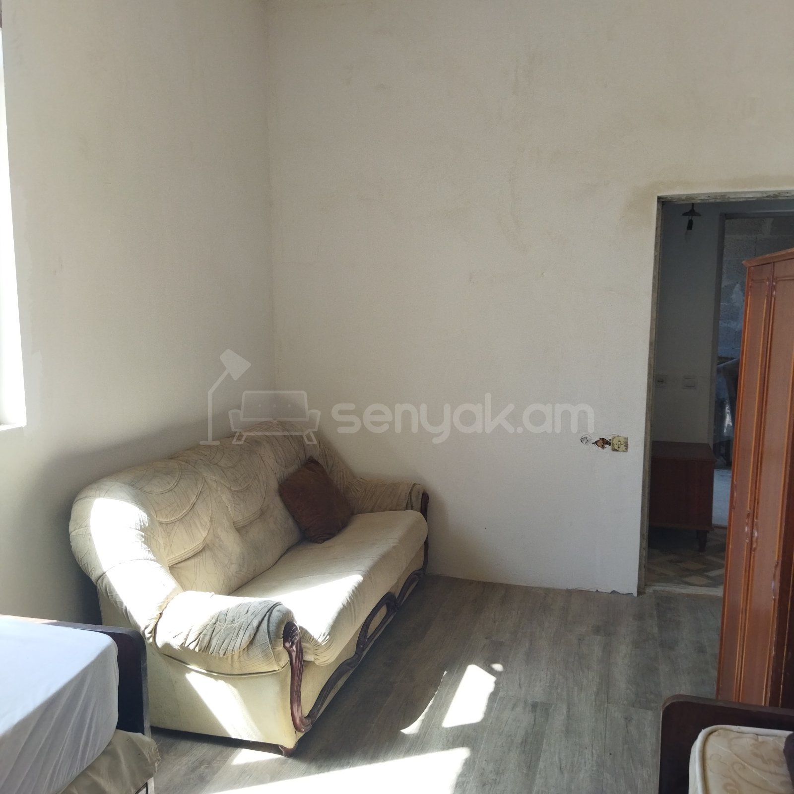 3 Սենյականոց Սեփական Տուն, 1000քմ, Կոսմետիկ Վերանորոգված, Կահավորված