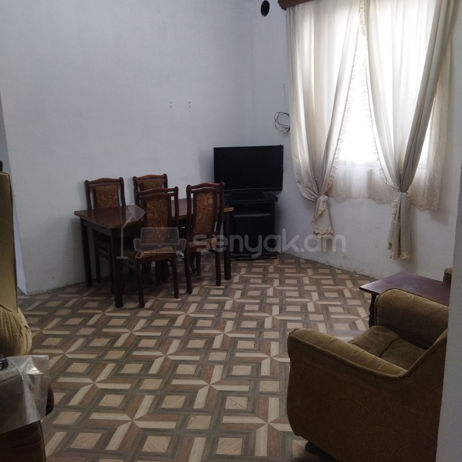 3 Սենյականոց Սեփական Տուն, 1000քմ, Կոսմետիկ Վերանորոգված, Կահավորված