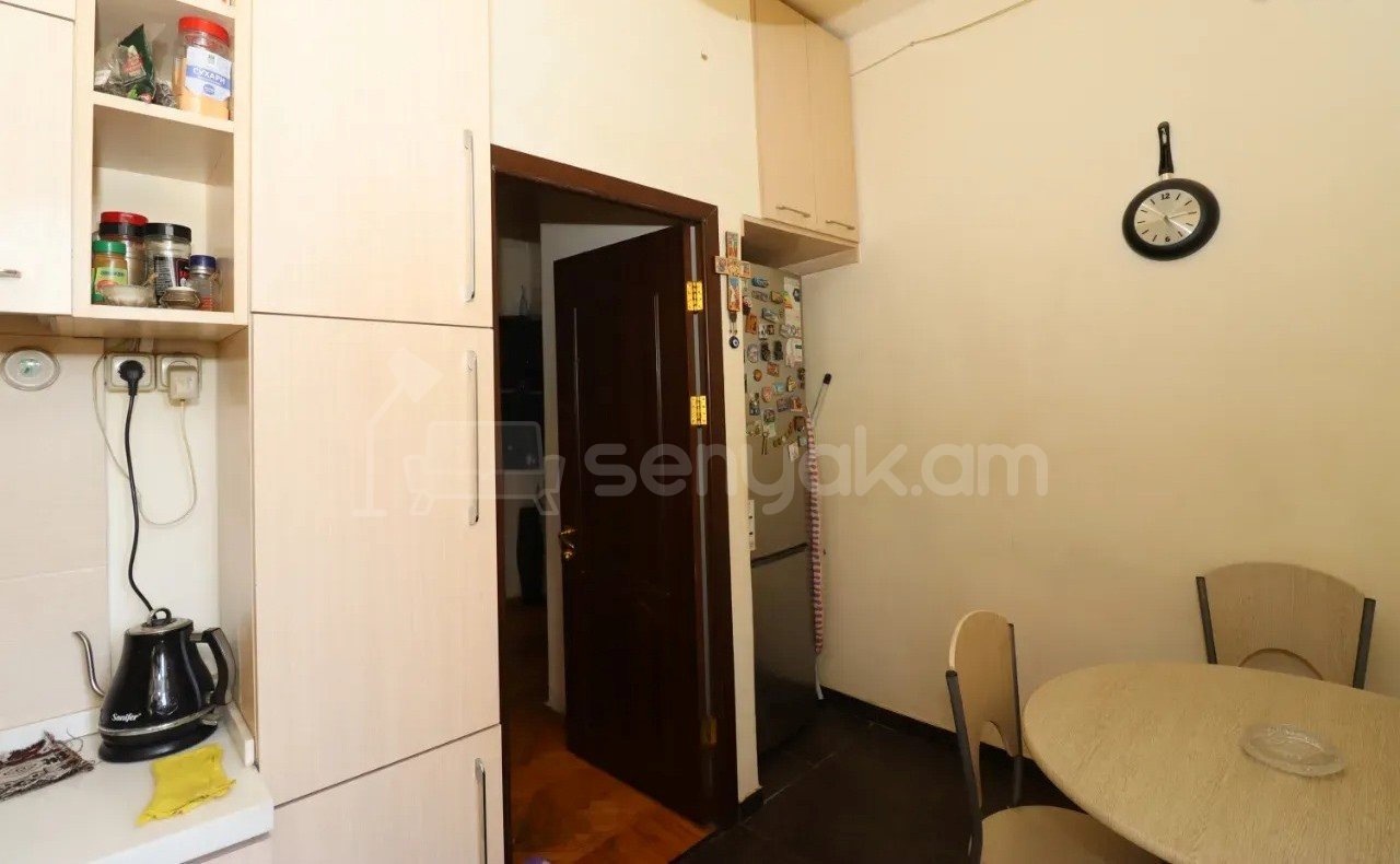 1 Սենյականոց Բնակարան Քարե Շենքում, 43քմ, 3/4 հարկ, Նորմալ Վիճակում