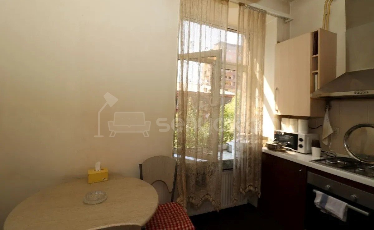 1 Սենյականոց Բնակարան Քարե Շենքում, 43քմ, 3/4 հարկ, Նորմալ Վիճակում