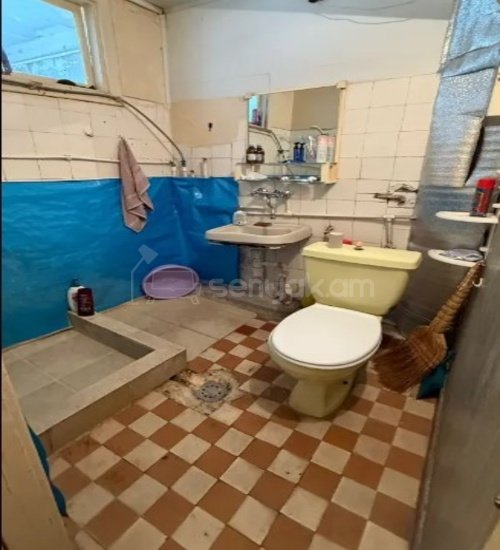 3 Սենյականոց Բնակարան Քարե Շենքում, 71քմ, 2/4 հարկ, Պետական Վիճակում