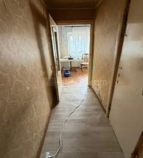 3 Սենյականոց Բնակարան Քարե Շենքում, 71քմ, 2/4 հարկ, Պետական Վիճակում