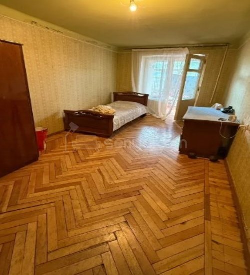 3 Սենյականոց Բնակարան Քարե Շենքում, 71քմ, 2/4 հարկ, Պետական Վիճակում