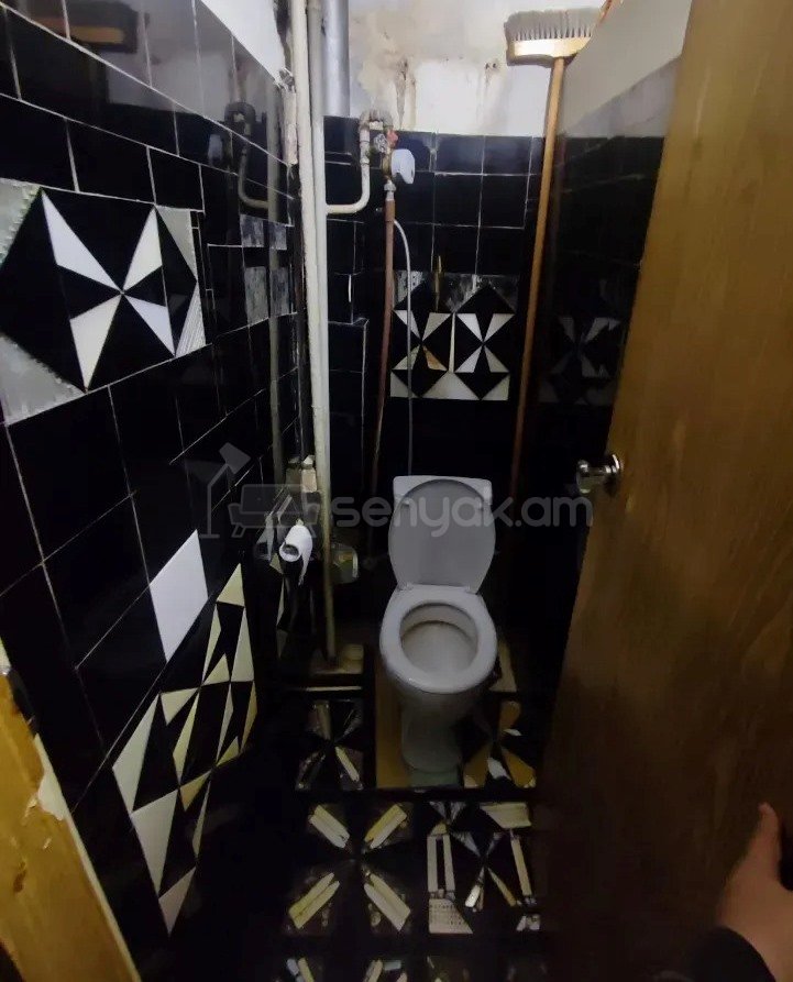 3 Սենյականոց Բնակարան Քարե Շենքում, 79քմ, 2/5 հարկ, Պետական Վիճակում