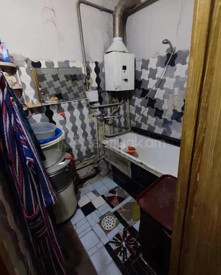 3 Սենյականոց Բնակարան Քարե Շենքում, 79քմ, 2/5 հարկ, Պետական Վիճակում