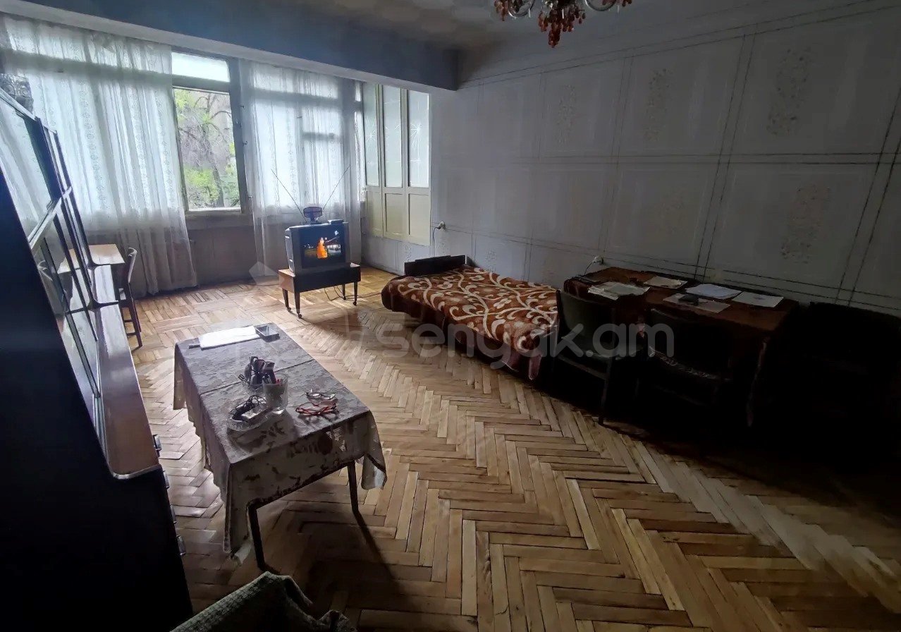 3 Սենյականոց Բնակարան Քարե Շենքում, 79քմ, 2/5 հարկ, Պետական Վիճակում