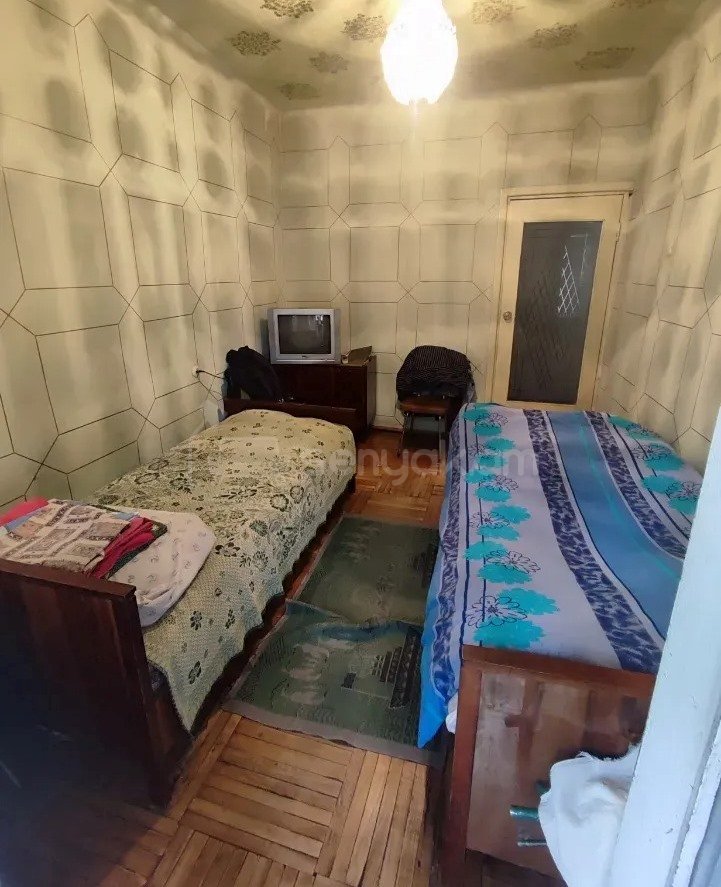 3 Սենյականոց Բնակարան Քարե Շենքում, 79քմ, 2/5 հարկ, Պետական Վիճակում