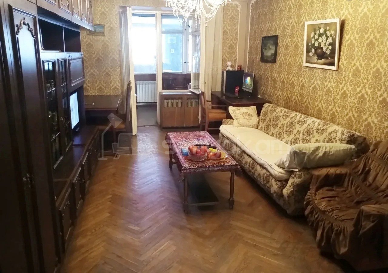 4 Սենյականոց Բնակարան Քարե Շենքում, 134քմ, 3/5 հարկ, Պետական Վիճակում