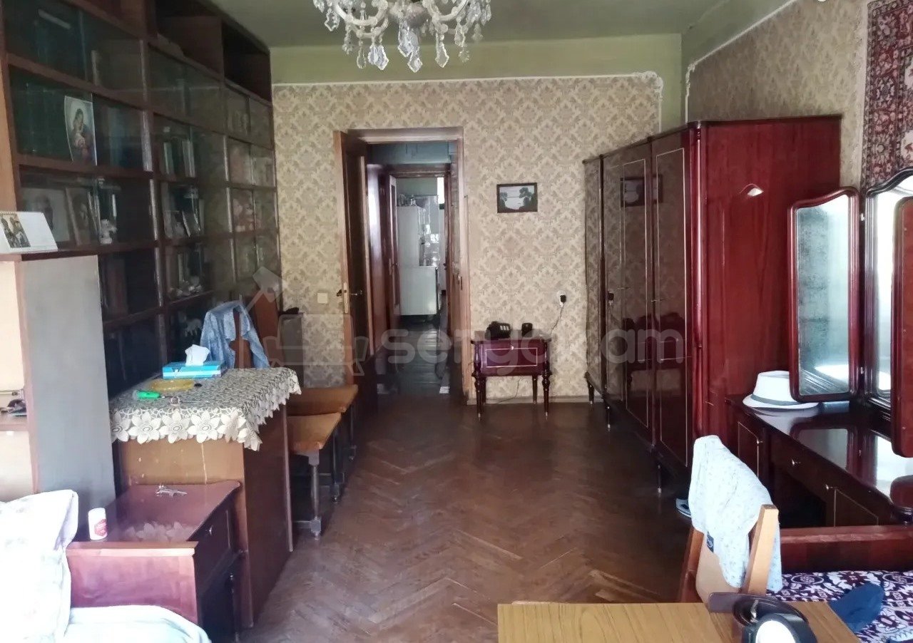 4 Սենյականոց Բնակարան Քարե Շենքում, 134քմ, 3/5 հարկ, Պետական Վիճակում