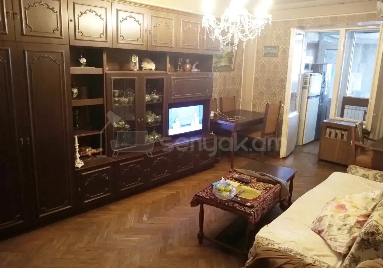 4 Սենյականոց Բնակարան Քարե Շենքում, 134քմ, 3/5 հարկ, Պետական Վիճակում