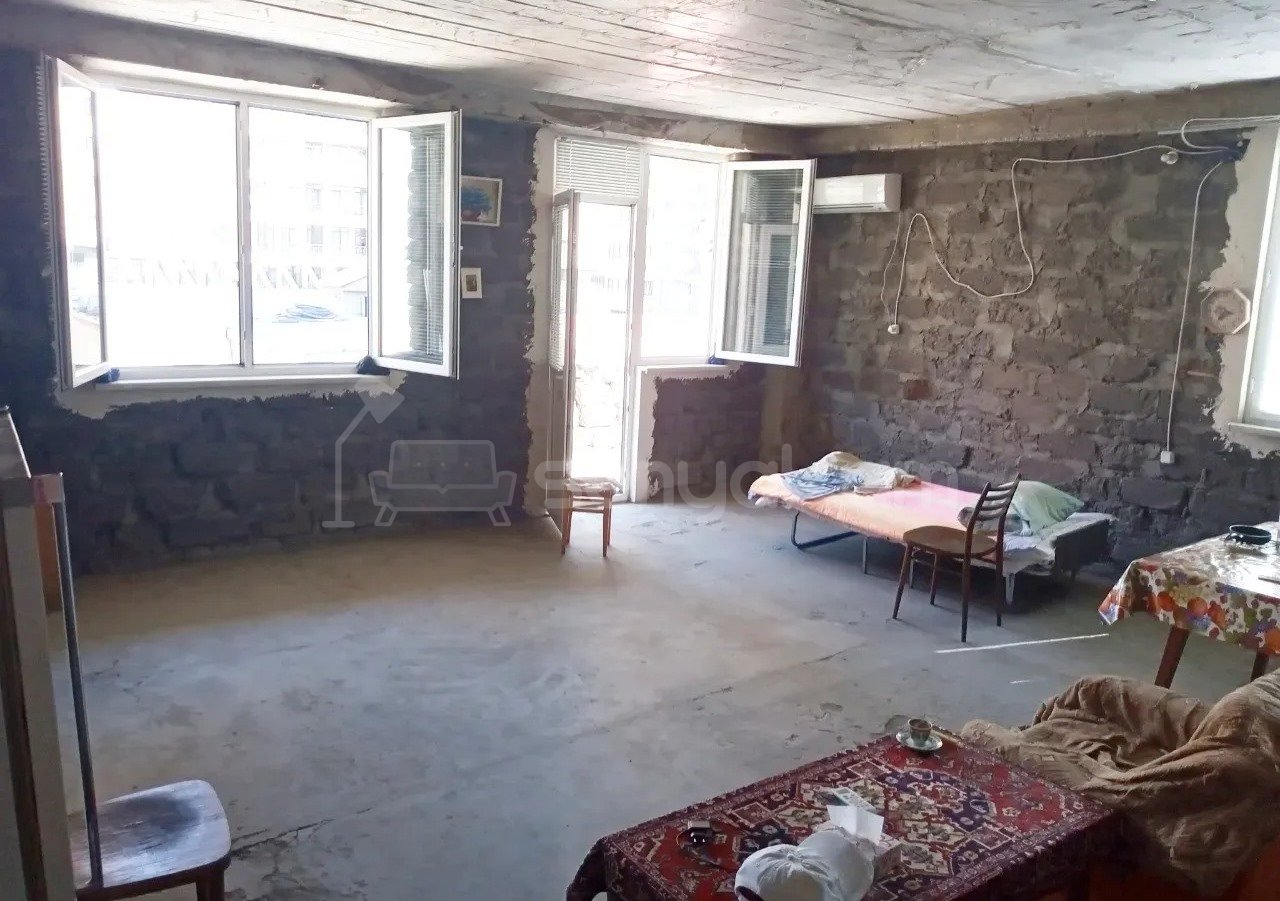 4 Սենյականոց Բնակարան Քարե Շենքում, 134քմ, 3/5 հարկ, Պետական Վիճակում