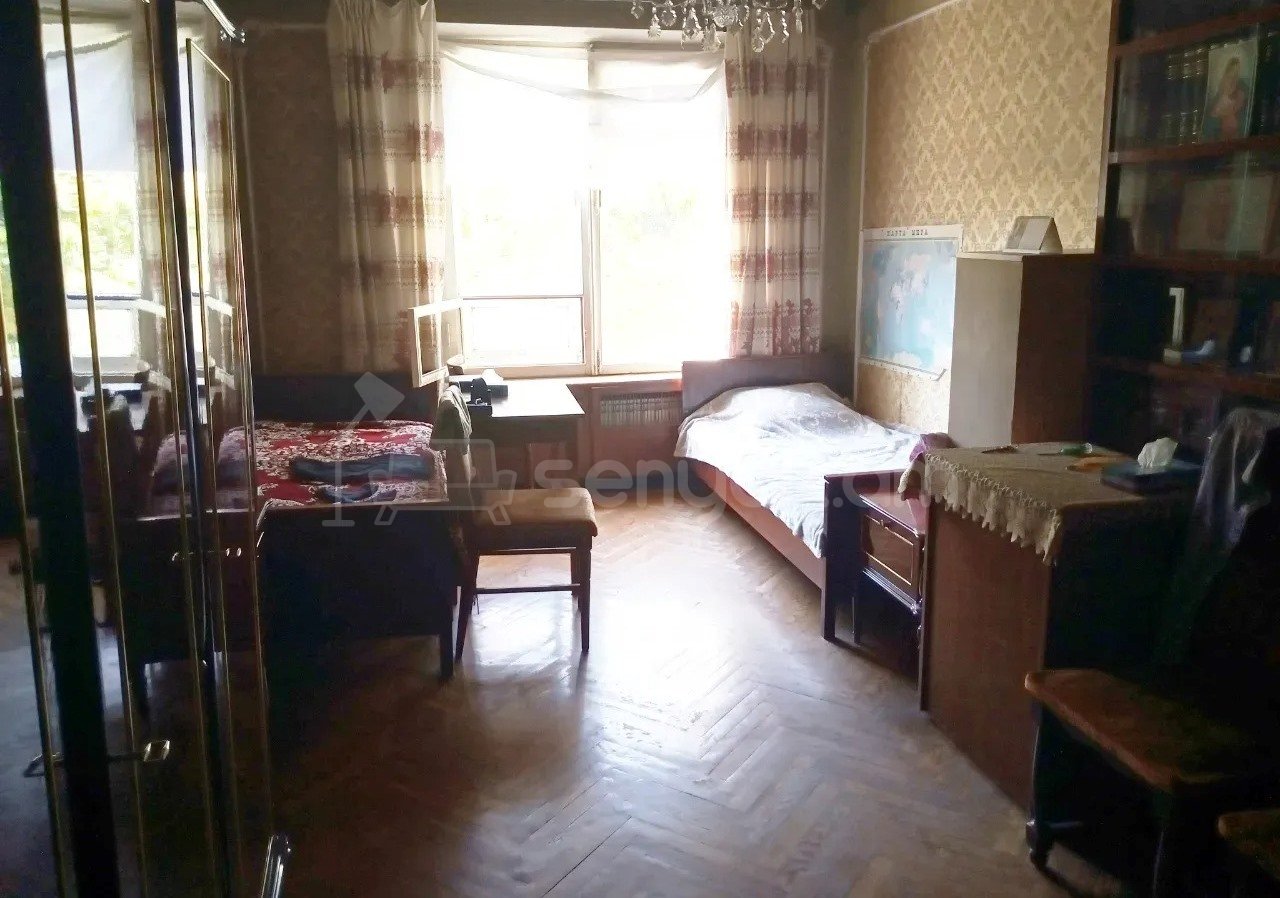 4 Սենյականոց Բնակարան Քարե Շենքում, 134քմ, 3/5 հարկ, Պետական Վիճակում