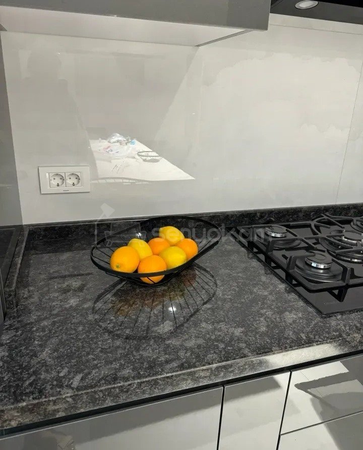 5 Սենյականոց Բնակարան Նորակառույց Քարե Շենքում, 161քմ, 2/5 հարկ, Կապիտալ Վերանորոգված