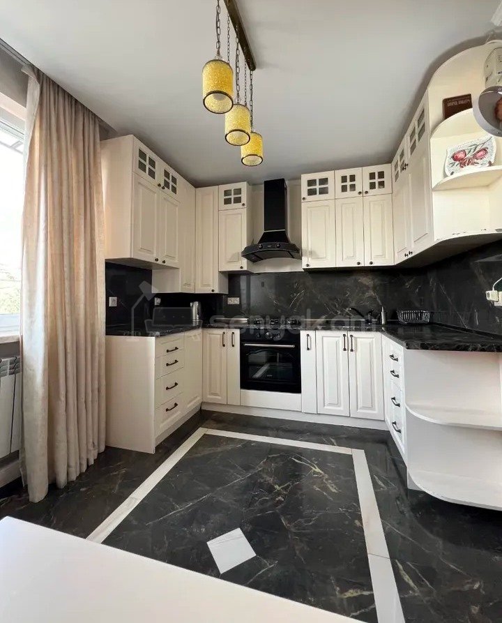 3 Սենյականոց Բնակարան Քարե Շենքում, 76քմ, 2/7 հարկ, Կապիտալ Վերանորոգված